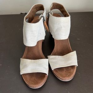 Toms natural 2.5” wooden heel ivory summer heel
